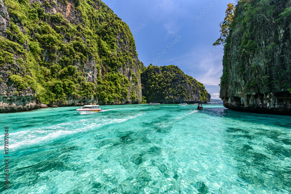 Beautiful crystal clear water at Pileh bay at Phi Phi island near Phuket, Thailand - obrazy, fototapety, plakaty 