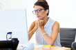 © Lifestock/ADDICTIVE STOCK - Beautiful young businesswoman working with laptop in modern office.
