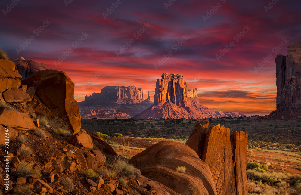 Spectacular Sunrise in Monument Valley - obrazy, fototapety, plakaty 