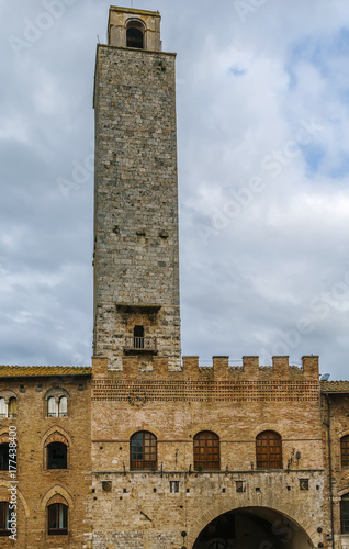 Plakat Wierza i brama w San Gimignano, Włochy