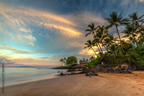 po-39-olenalena-beach-sunrise-dlugi-czas-ekspozycji-tej-pieknej-i-idyllicznej-plazy-o-swicie-polozony-na-poludniowym-brzegu-maui