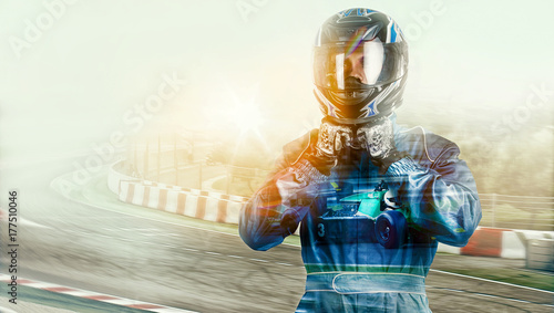 Fotomural Kart crossing the finish line racer