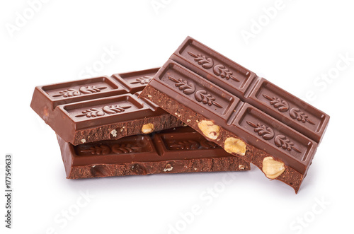 Zdjęcie XXL czekolada z orzechami na białym tle