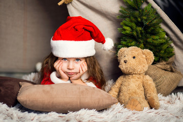  little girl in the Christmas decorations