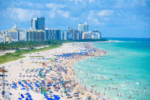 Plakat South Beach, Miami Beach. Tropikalny i rajski wybrzeże Floryda, usa. Widok z lotu ptaka.