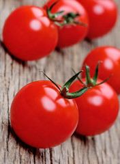 Poster - Heap of tomato cherry on rustic table