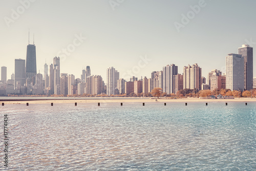 Fototapeta Rocznik tonująca fotografia Chicagowska miasto linia horyzontu widzieć od jezioro michigan, usa.