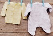 brassière,pyjama,layette bébé,étendage de linge