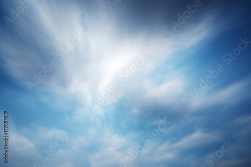 Plakat niebieskie niebo chmury