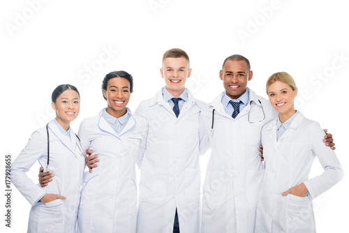 Plakat przytulanie lekarzy w białych płaszczach