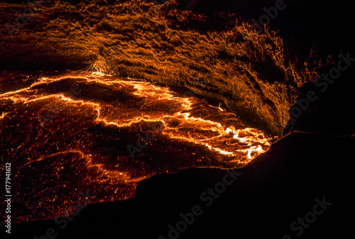 Fototapeta Panorama Erta Ale krater wulkanu, topniejąca lawa, depresja Danakil, Afar, Etiopia