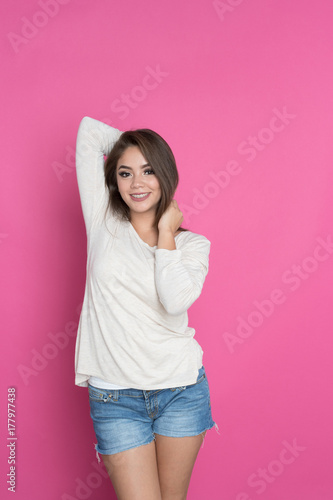 Zdjęcie XXL Teen Hispanic Girl On Pink