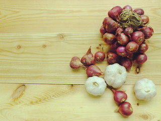 Poster - onion and garlic top view on wooden background