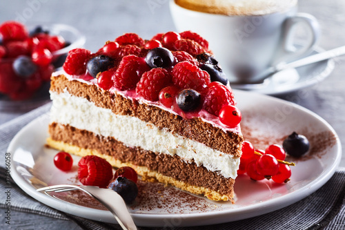 Doppelrollo mit Motiv - Slice of gourmet fresh berry cake (von exclusive-design)
