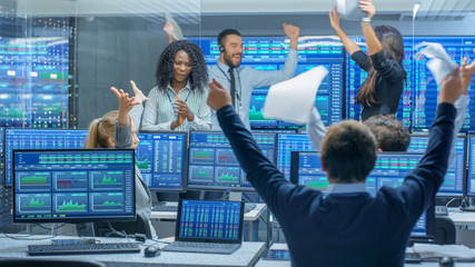 Aufkleber - Multi-Ethnic Team of Traders Have Successful Day at the Stock Exchange Office. Dealers and Brokers Buy and Sell Stocks on the Market, they Celebrate Profitable Transaction.