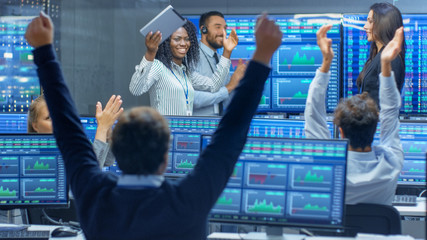Aufkleber - Multi-Ethnic Team of Traders Have Successful Day at the Stock Exchange Office. Dealers and Brokers Buy and Sell Stocks on the Market, they Celebrate Profitable Transaction.