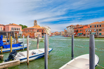 Canvas Print - Old houses and boats at the canals ot the island of Murano near Venice