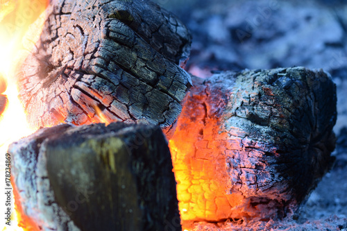 Zdjęcie XXL Płomień spalania ognia z bliska jako tło