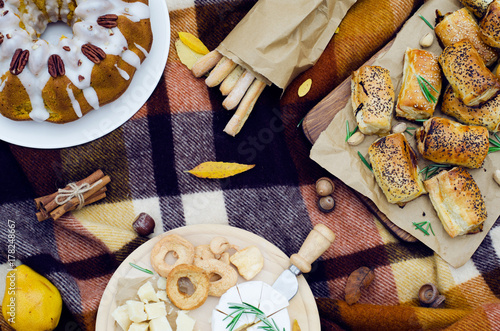Plakat Jesień piknik, lunch na zewnątrz, koncepcja żywności