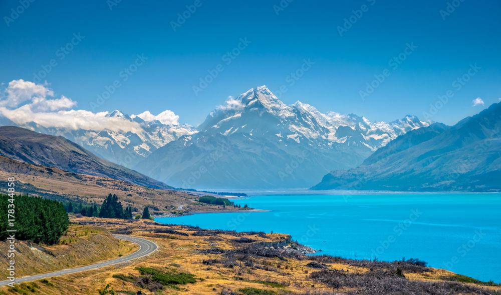 Mount Cook and lake Pukaki. Otago, New Zealand - obrazy, fototapety, plakaty 