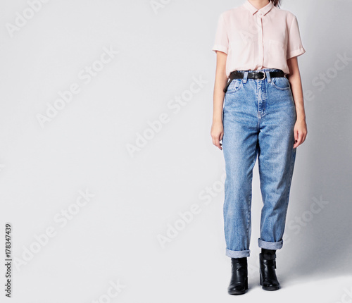 mom jeans with black belt