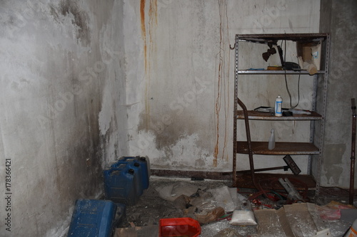 Lost Places Vergessene Orte Spind Werkstatte Tisch Akten