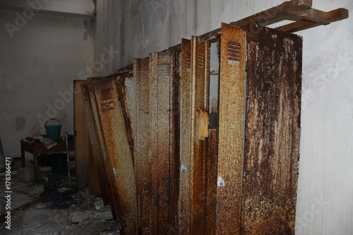 Lost Places Vergessene Orte Spind Werkstatte Tisch Akten