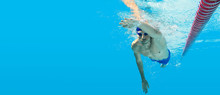 Schwimmen Unter Wasser Mann Blau Kraulen Training