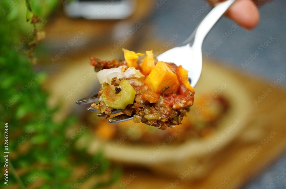 Vegane Sonnenblumenkern Rotebeete Pizza Stock Photo | Adobe Stock