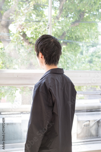 窓から外を見る男性 Buy This Stock Photo And Explore Similar Images At Adobe Stock Adobe Stock 窓から外を見る男性 Buy This Stock Photo And Explore Similar Images At Adobe Stock Adobe Stock
