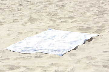 Canvas Print - White beach towel on sand