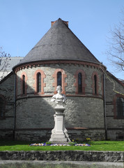 Wall Mural - Denkmal Landgräfin Elizabeth und Englische Kirche in Bad Honurg