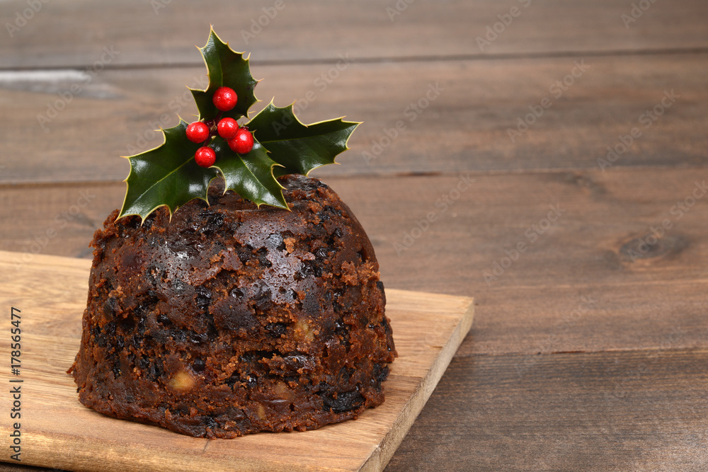 Obraz na płótnie christmas pudding with holly w salonie