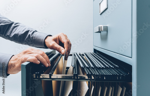 Fotografía Office clerk searching for files