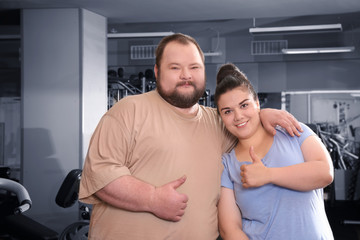 Wall Mural - Overweight couple in gym