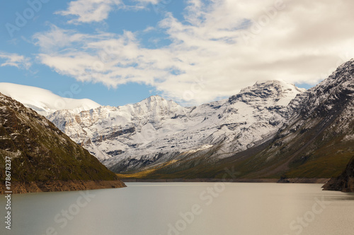 Fotografía beautiful view of the mountain peak with snow