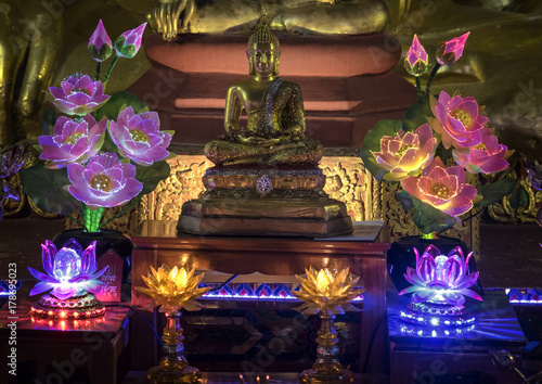 Plakat Posąg Buddy z światła Wat Castelo Chiang Mai Tajlandia