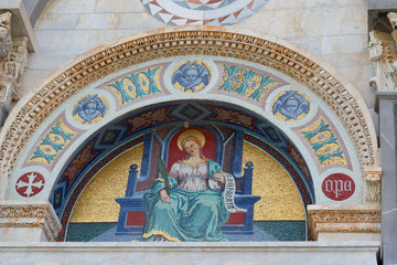 Wall Mural - Details of the exterior of the Pisa Cathedral (Cattedrale Metropolitana Primaziale di Santa Maria Assunta; Duomo di Pisa in italian), Pisa, Tuscany, Italy