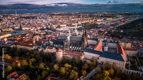 Plakat Widok z lotu ptaka Praga miasto od strony Petrin wzgórza