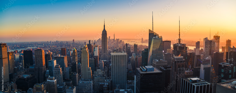 Aerial panoramic cityscape view of Manhattan, New York City at Sunset - obrazy, fototapety, plakaty 