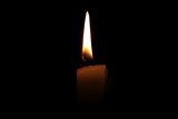 Fototapeta  - płomień świecy w ciemności