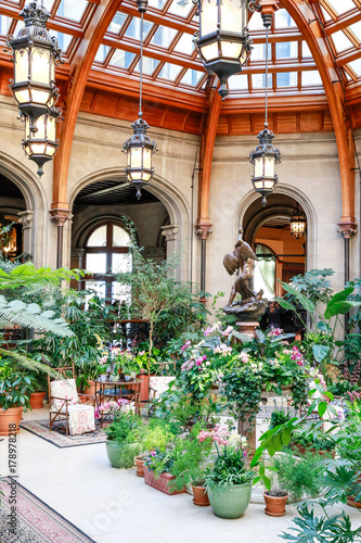 Fotografía ASHEVILLE, NORTH CAROLINA - MARCH 4, 2017: Winter Garden Room