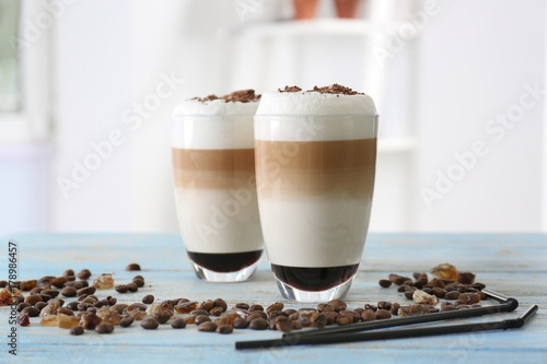 Photographie Glasses with latte macchiato on blurred background