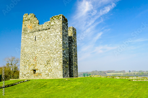 Fotomural Audley Castle, overlooking Strangford Lough as featured in Game of Thrones