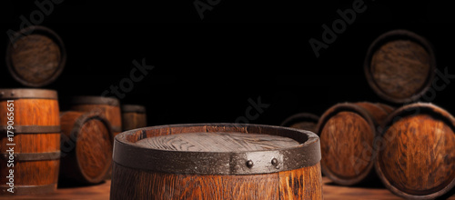 Fotomural Rustic wooden barrel on a night background