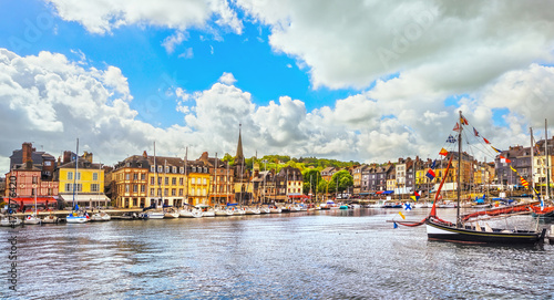 Honfleur skyline harbor, boats and water. Normandy, France Fotobehang