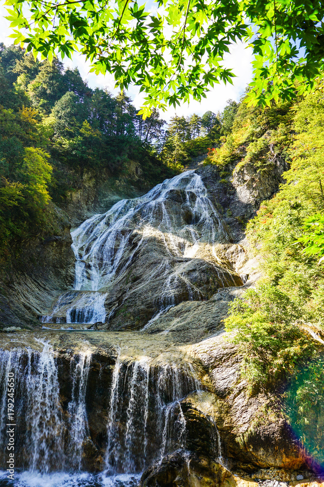 日本の滝 100選 姥ヶ滝 石川県白山市 白山白川郷ホワイトロード 夏～初秋 Stock Photo | Adobe Stock