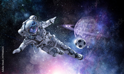 Dekoracja na wymiar  astronauta-gra-w-pilke-nozna