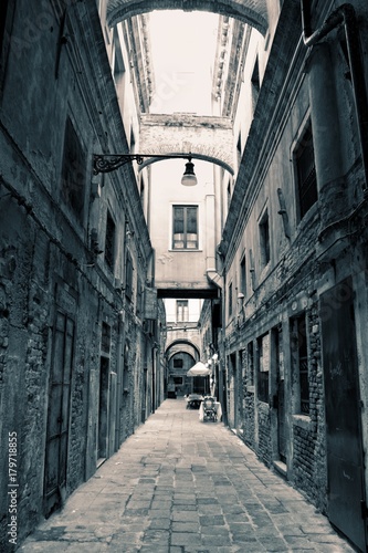 Fotografia  Empty Venice Alley