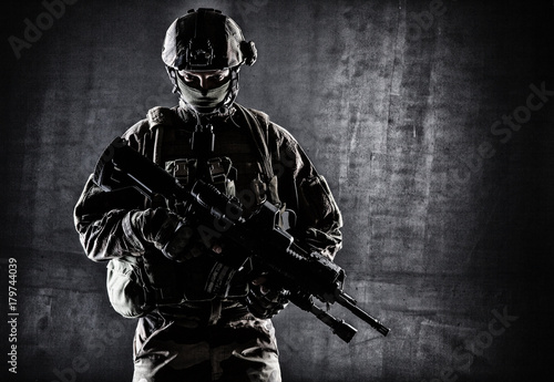 Fotografía Paratrooper of french 1st Marine Infantry Parachute Regiment RPIMA studio shot f